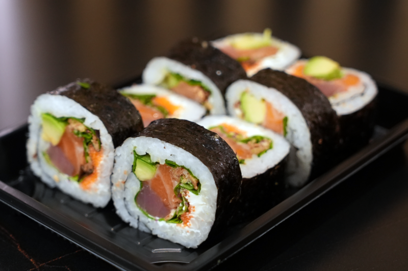 Salmon & Tuna Futomaki Roll