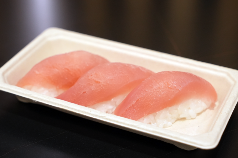 3 Pcs Salmon or Tuna Nigiri