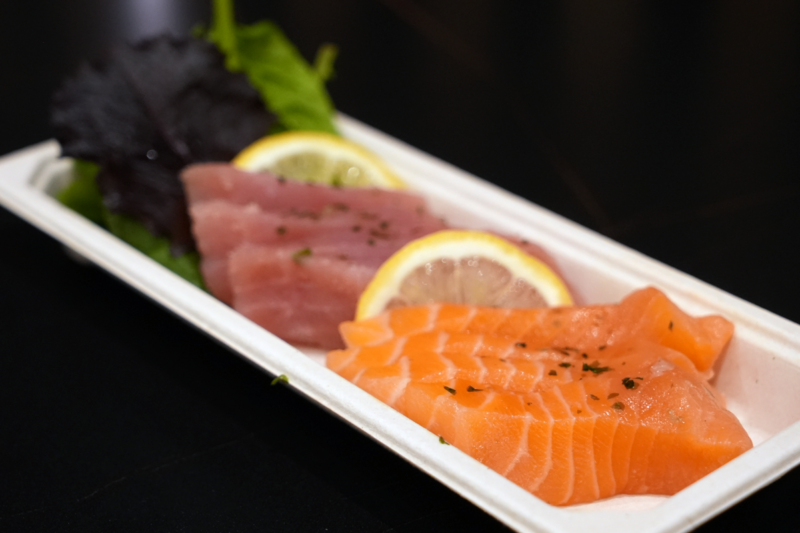 8 Pics Salmon & Tuna Combo Sashimi