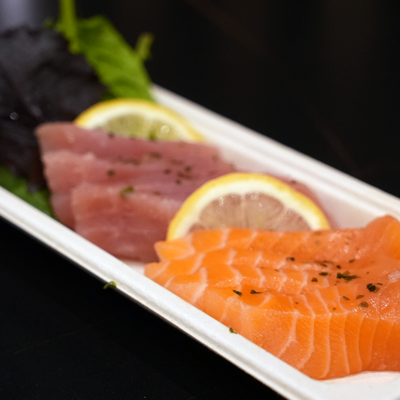 8 Pics Salmon & Tuna Combo Sashimi